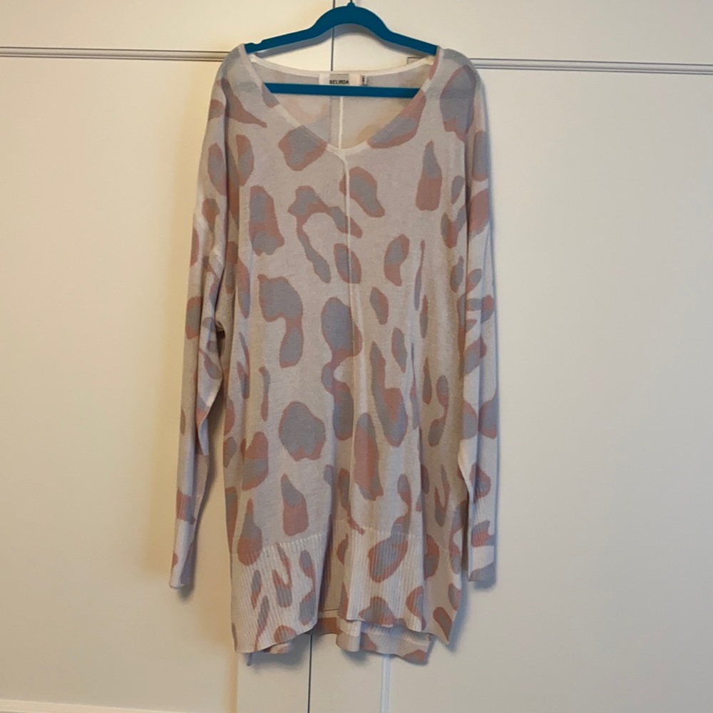Modern leopard print light weight sweater